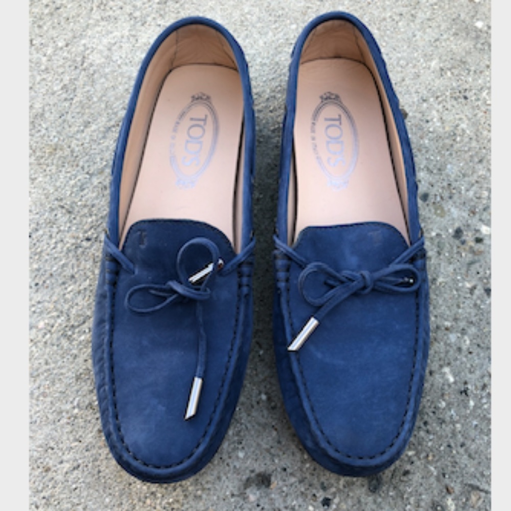 TOD’S WOMEN GOMMINO DRIVING SHOES IN SUEDE